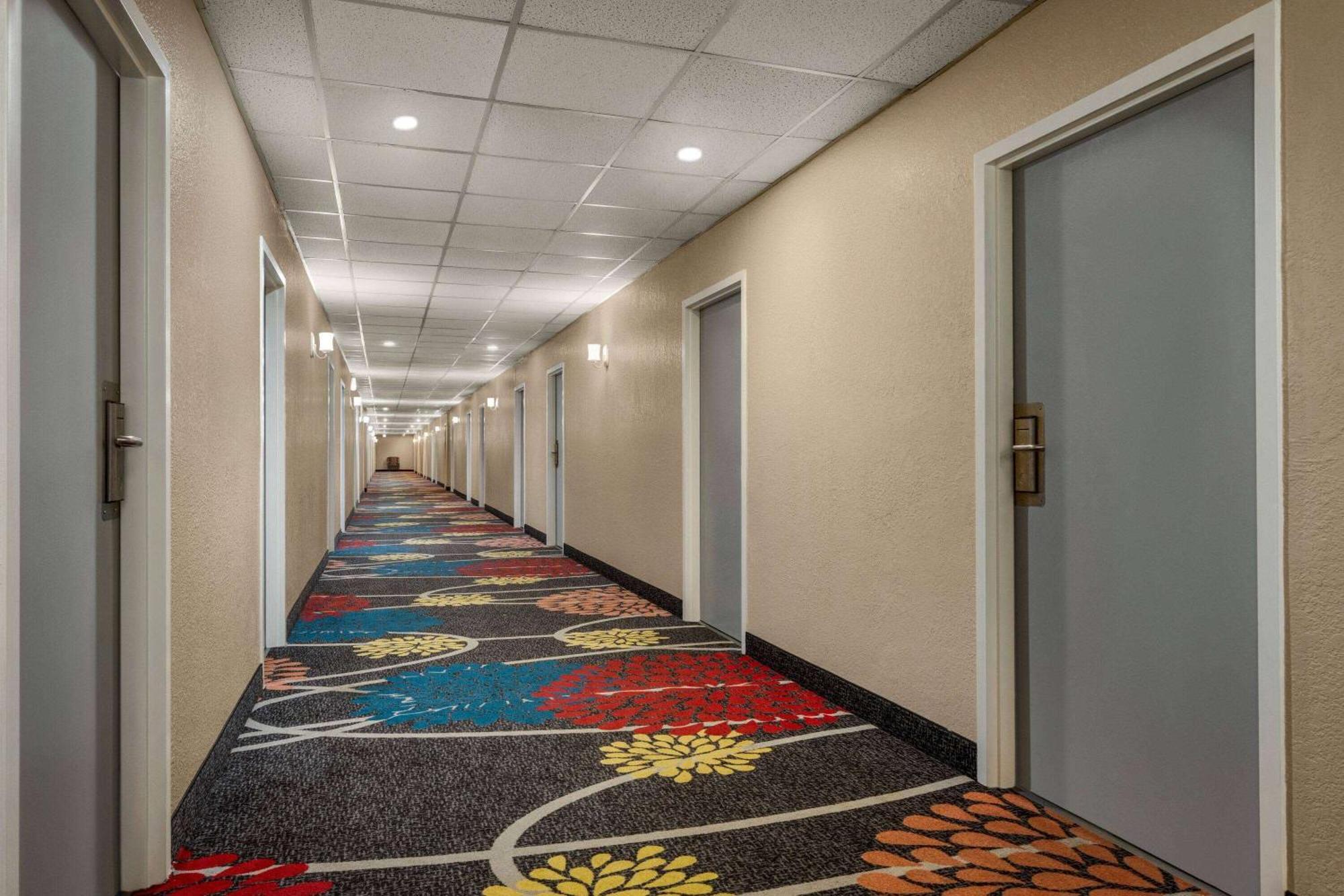 Super 8 By Wyndham Gainesville Tx Экстерьер фото